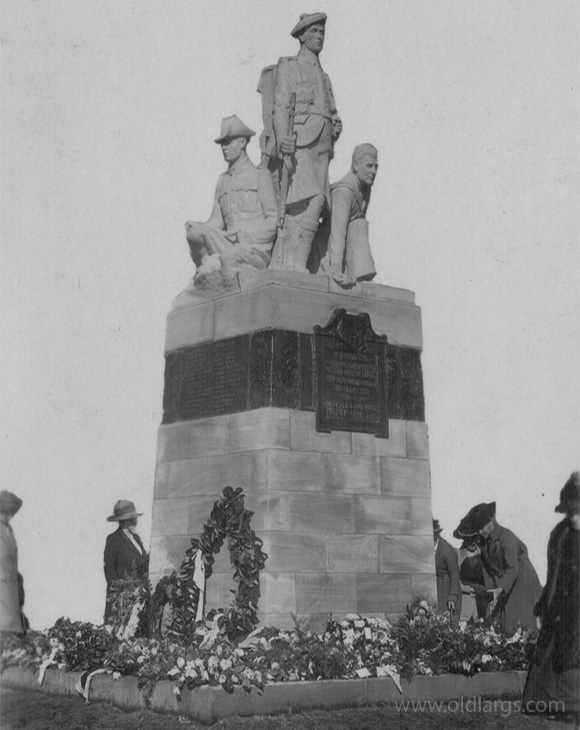 Largs war memorial